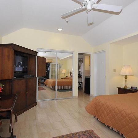 Fourways Inn Mount Pleasant Esterno foto